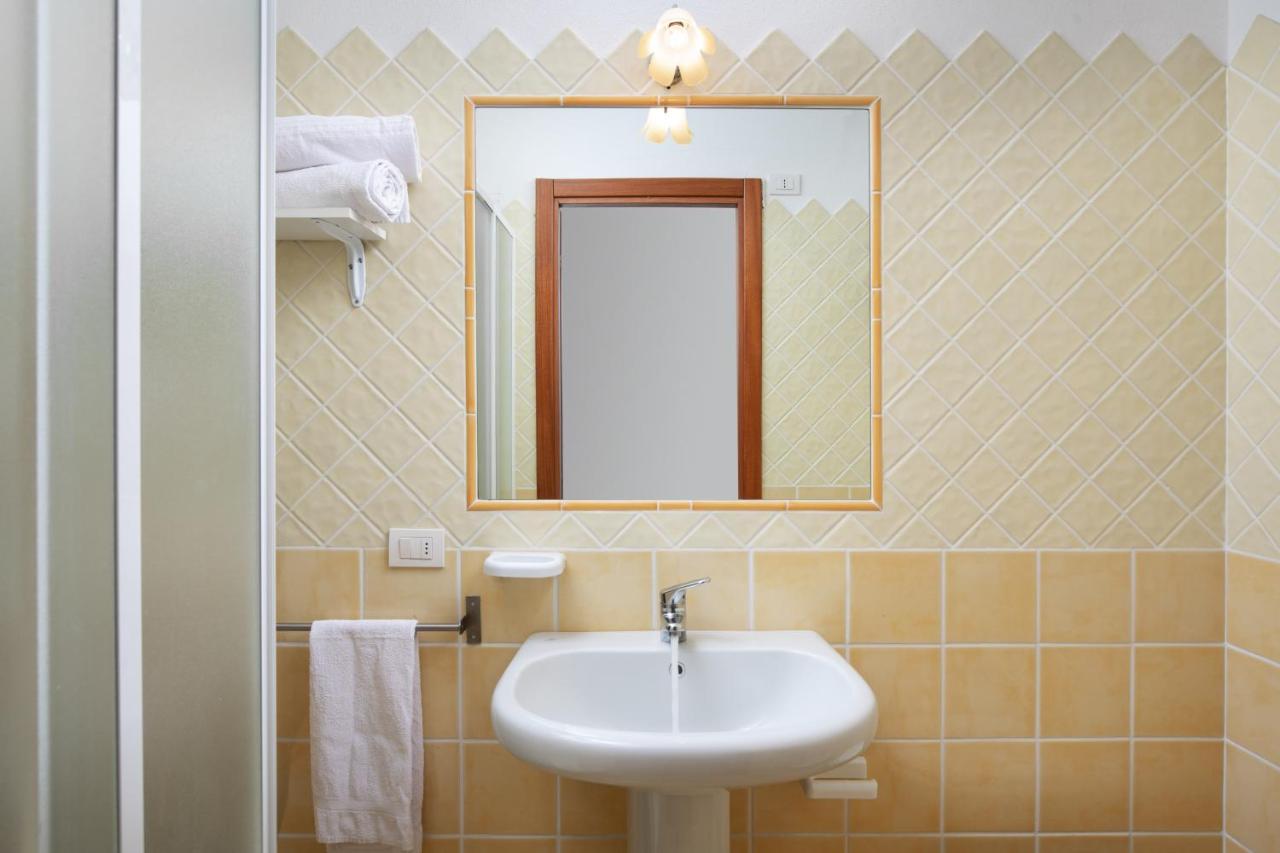 Homey Experience - Central Stay La Maddalena  Exterior photo